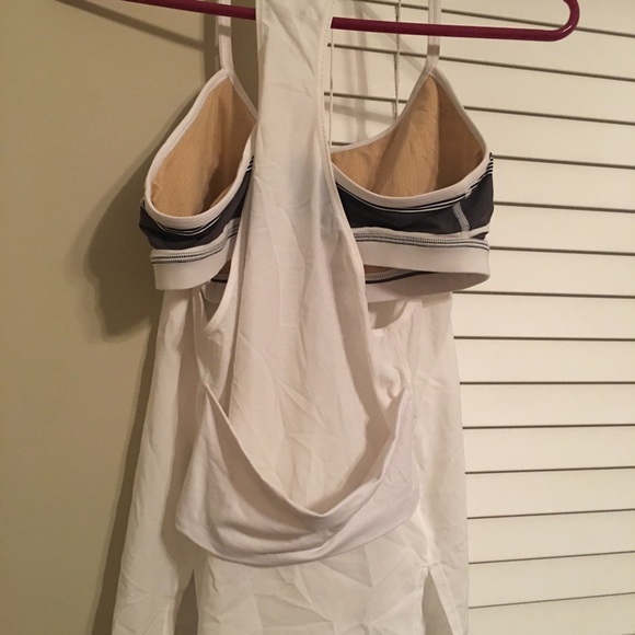 Lululemon active tank w built in sports bra - Picture 2 of 3